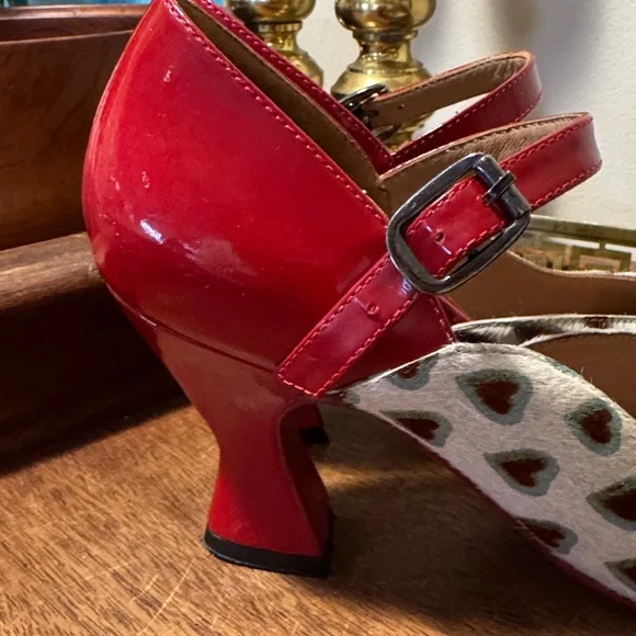 John Fluevog POSER
LILY ROSE
D’ORSAY MARY JANE HEEL Heart Shoes - Picture 7 of 12